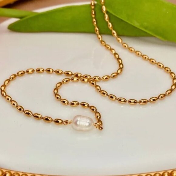 Gold Oval Beaded Necklace with Natural Baroque Pearls - Picture 3 of 4